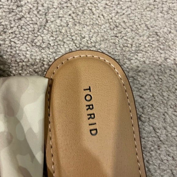 Torrid Wide Width Fabric T-Strap Sandals - Picture 4 of 9